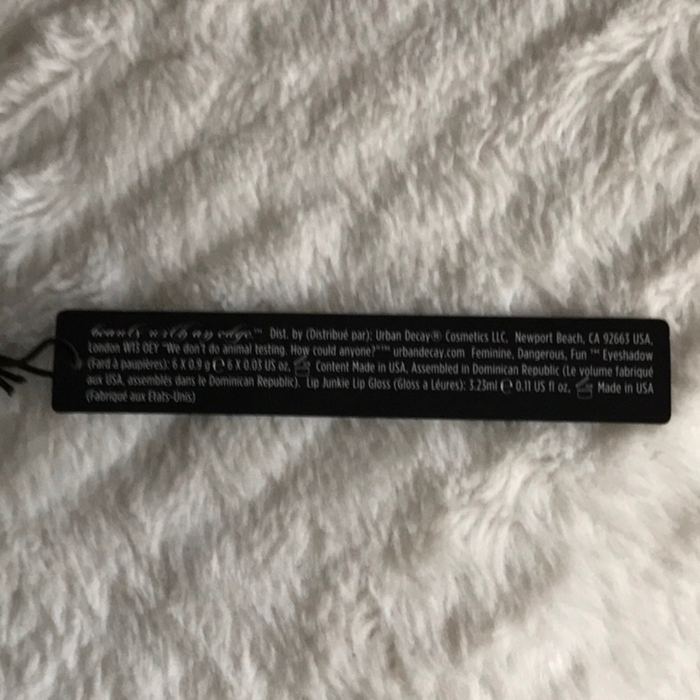 NIB Urban Decay The Dangerous Palette - Picture 6 of 11